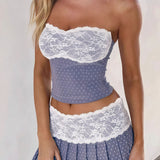 Conjunto de minifalda y top corto con lunares de encaje