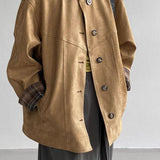 Chaqueta de ante a cuadros marrones con cuello alto