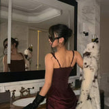Vestido de noche sexy con tirantes y pajarita.