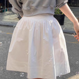 Falda mini juvenil vintage de talle alto, plisada y estampado de tulipanes.