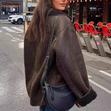 Chaqueta holgada forrada con piel sintética de oveja.