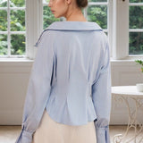 Blusa de rayas con cuello con volantes y mangas abullonadas