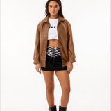 chaqueta de cuero con solapas extragrandes