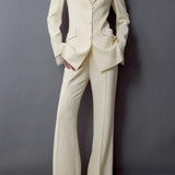 Blazer beige con cintura de encaje