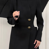 Elegante blazer con escote en pico, manga larga y cintura ajustada.