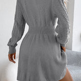 Minivestido de punto grueso con cuello redondo y cintura torcida