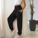 Pantalones deportivos para mujer: cómodos y elegantes, cintura elástica y corte moderno.