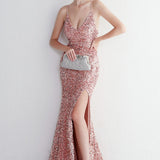 Elegante vestido de noche de terciopelo con lentejuelas