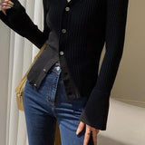 Elegante cárdigan azul de cuello en V en punto fino