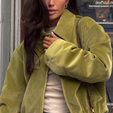 Chaqueta corta casual de ante con solapas