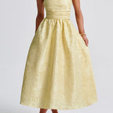Elegante vestido de noche sin tirantes