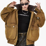 Chaqueta de trabajo con bolsillos, corte informal.