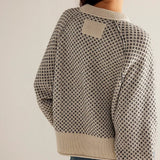 Sudadera oversize con cuello redondo y paneles de lunares.