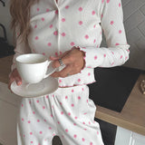 Conjunto de dos piezas para estar en casa con mangas largas y volantes florales, que incluye pantalón y ropa para estar en casa.