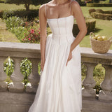 Elegante vestido largo con delicadas flores y camisolas de cuento de hadas.
