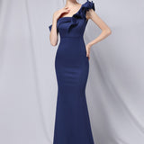 Vestido de noche largo estilo sirena con hombros descubiertos