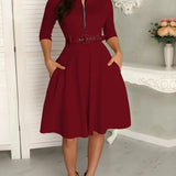 Vestido de mujer de corte A - Largo hasta la rodilla - Mangas 3/4 - Cuello redondo con cremallera - Cinturón ajustable