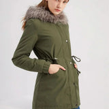Parka de mujer elegante, funcional y versátil.