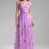 Vestido de noche con tirantes finos y mariposa