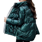 Chaqueta acolchada de lujo color esmeralda elegante, brillante y versátil para mujer