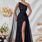 Vestido de noche con paneles de malla con lentejuelas.