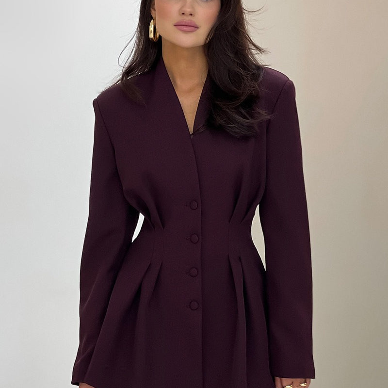 Blazer con escote en pico y detalle en la cintura