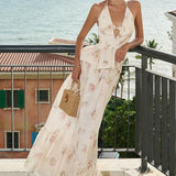 Vestido largo floral con cintura ajustada, escote en pico y cintura alta.