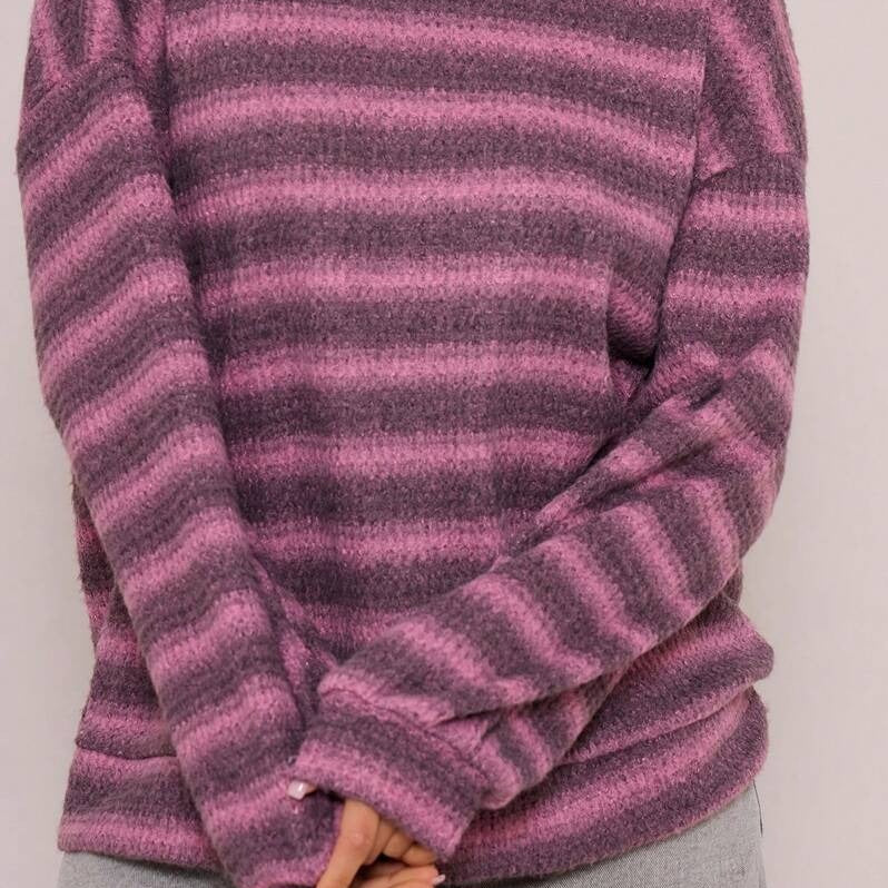 Blusa de suéter a rayas elegante y casual.