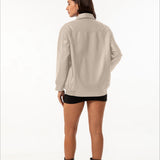chaqueta de cuero con solapas extragrandes