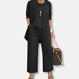 Traje de mujer: Chaqueta abierta y fluida, pantalón ancho, tejido suave y transpirable.