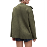 Elegante chaqueta de piel sintética para mujer.