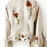 Chaqueta de cuero para mujer – Corte entallado – Bordado floral – Estilo motero con tachuelas