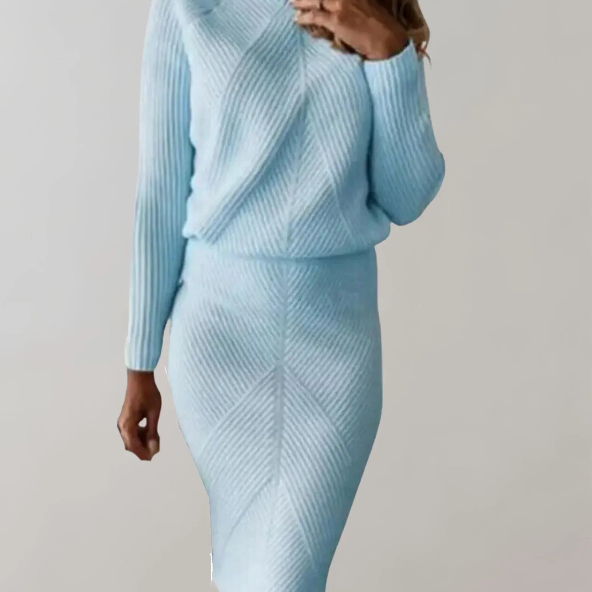 Conjunto de dos piezas para mujer: corte ajustado, punto acanalado y elegante cuello alto.