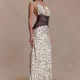 Elegante vestido largo de lunares en encaje patchwork y escote pronunciado con espalda abierta fruncida.