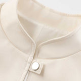 Chaqueta de cuero ajustada con cuello alto