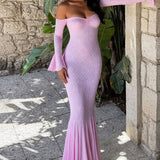Vestido sirena largo y ajustado con diseño de hombros descubiertos y paneles de encaje.