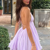 Minivestido sexy con escote en pico y lazo trapecio con volantes