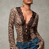 Blusa tipo cárdigan con volantes y estampado de leopardo con inserciones de encaje