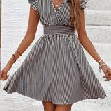 Vestido de mujer - Escote cruzado - Mangas con volantes - Cintura ajustada - Falda acampanada
