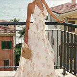 Vestido largo floral con cintura ajustada, escote en pico y cintura alta.
