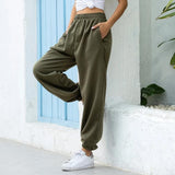 Pantalones deportivos para mujer: cómodos y elegantes, cintura elástica y corte moderno.