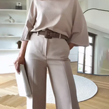 Conjunto de dos piezas para mujer: Top con cuello barco, pantalón ancho y cinturón.
