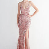 Elegante vestido de noche de terciopelo con lentejuelas