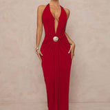 Vestido largo de escote pronunciado con ribete metálico fruncido, espalda baja y escote abierto.