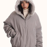 chaqueta aislante con capucha de piel