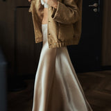 Chaqueta de lentejuelas con cuello alto y bolsillos.