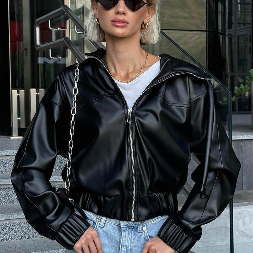 Chaqueta de calle oversize con capucha en piel sintética negra