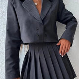Elegante conjunto de dos piezas de blazer y minifalda preppy