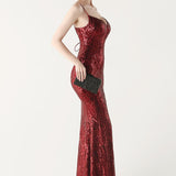 Vestido maxi sirena con lentejuelas y tirantes cruzados, escote en pico.