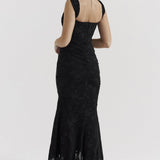 Vestido de noche ajustado estilo sirena con tirantes finos fruncidos